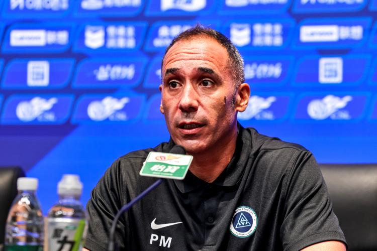 半场唯一的, 穆尼奥斯 半场唯一的, 穆尼奥斯