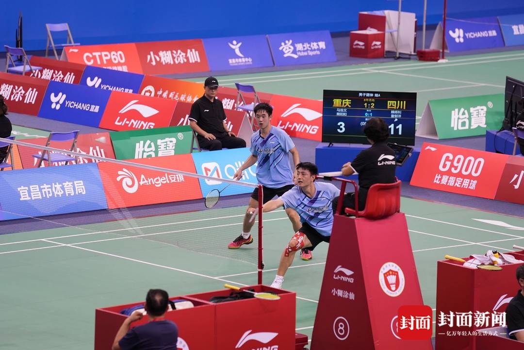 四川女团的, 借三单