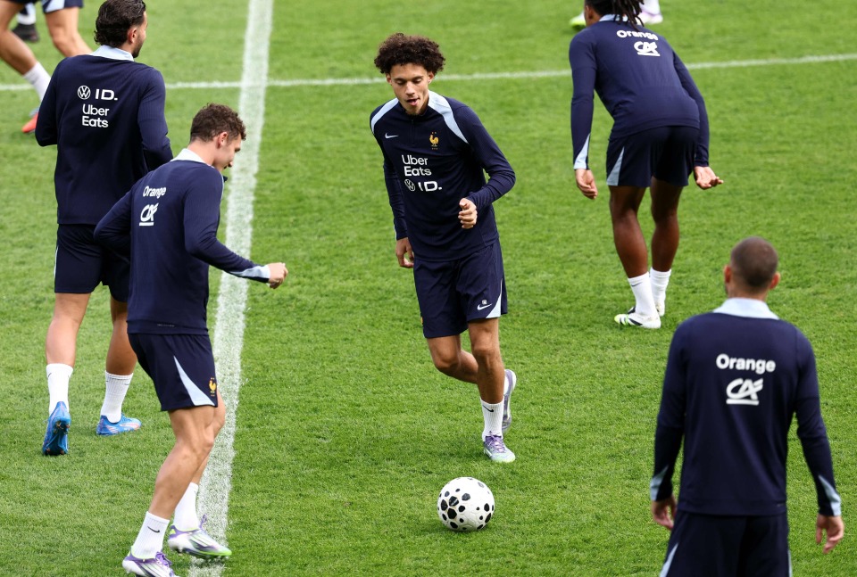 在训练中, aZUAA, 法新